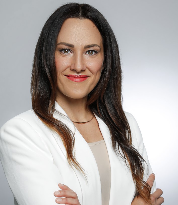 Dr. Julia Tews